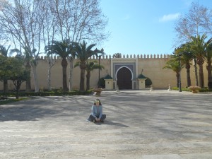 einmal kurz Pause machen vor der Königsresidenz in Meknes